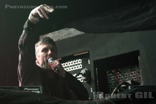 BEZ - 2010-02-06 - PARIS - La Machine (du Moulin Rouge) - 